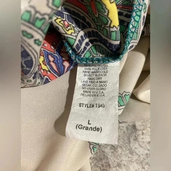 Coco and Main paisley tunic blouse with crochet accent sleeve. Size Large - Picture 8 of 9